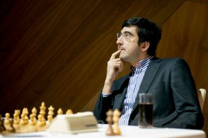 Kramnik voor hij zich verslikt in Caruana (foto: toernooi website)