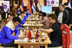Levon Aronian voor zijn korte remise tegen Ding (foto: toernooi website)