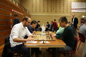 Ruud Janssenn tijdens zijn partij uit ronde 6 (foto: toernooi organisatie)