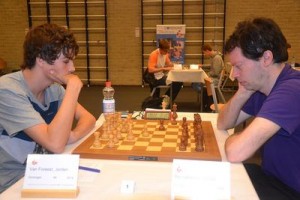 GM Dimitri Reinderman (rechts) tegen Jorden van Foreest